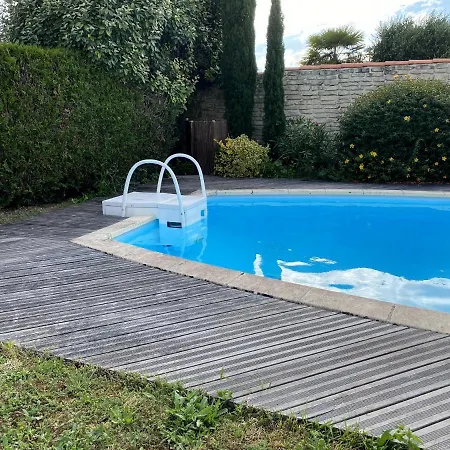 Maison + Piscine Chauffee Pres La Rochelle Feriehus